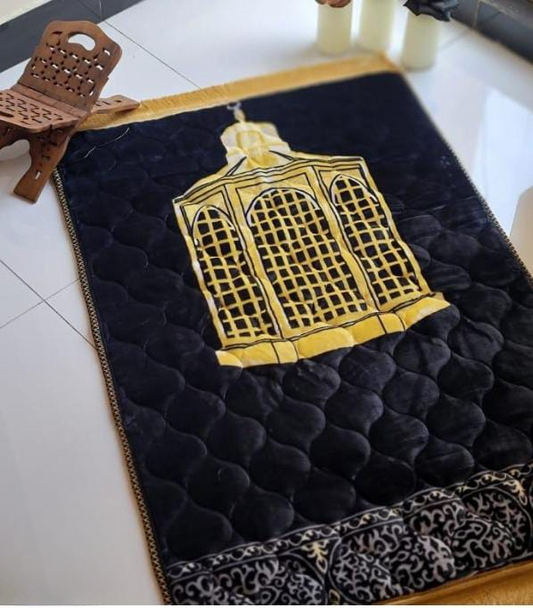 Luxury Velvet Embossed Prayer Mat – Soft Comfortable Muslim Janamaz For Daily Salah, Elegant Islamic Design, Lightweight & Durable Namaz Rug, Perfect Gift For Ramadan, Hajj & Umrah (random Design – Color)